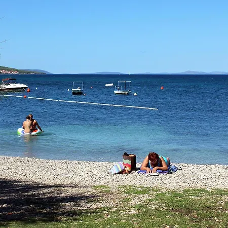 Апартаменты With Parking Space Mirca, Brac - 2838