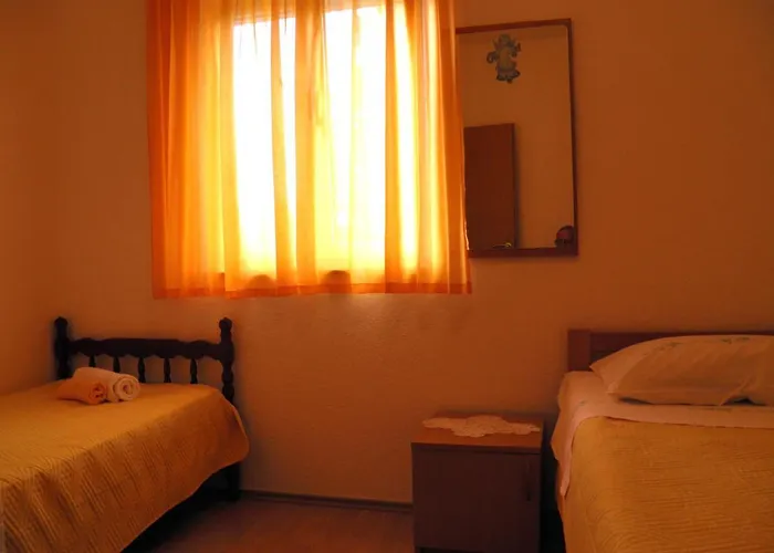 Апартаменты With Parking Space Mirca, Brac - 2838 Mirca (Brac)