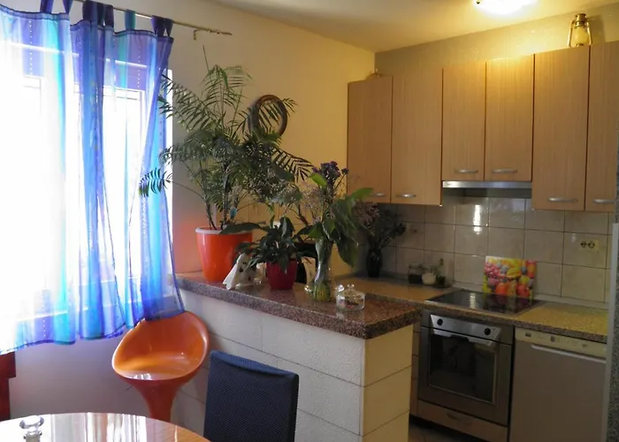 Апартаменты With Parking Space Mirca, Brac - 2838