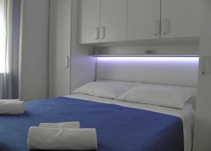 With Parking Space Mirca, Brac - 2838 Апартаменты Mirca (Brac)