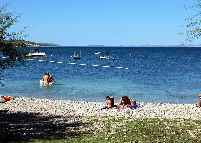 Апартаменты With Parking Space Mirca, Brac - 2838