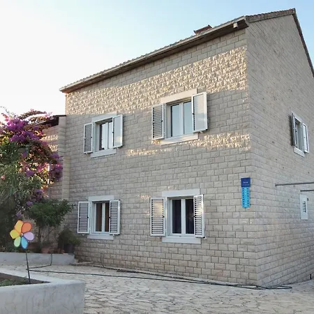 With Parking Space Mirca, Brac - 2838 דירה *