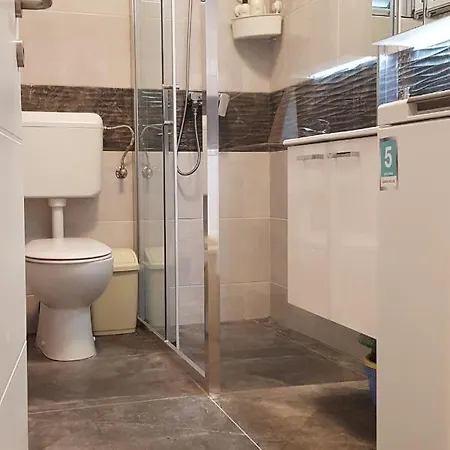 Apartman Apartments With Parking Space Mirca, Brac - 2838