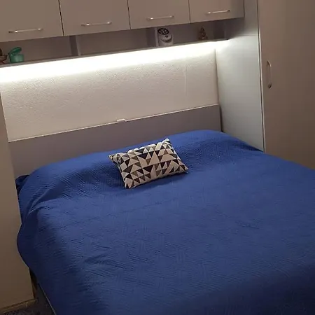 Apartman Apartments With Parking Space Mirca, Brac - 2838 *