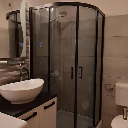 Apartman Apartments With Parking Space Mirca, Brac - 2838