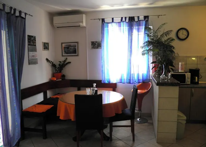 With Parking Space Mirca, Brac - 2838 דירה
