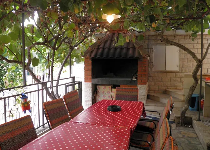 With Parking Space Mirca, Brac - 2838 דירה Mirce