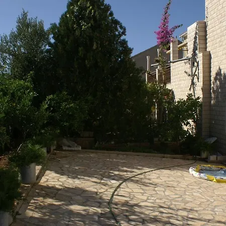 Apartment Apartments With Parking Space Mirca, Brac - 2838 *