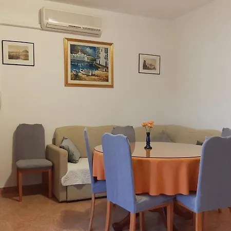 Apartments With Parking Space Mirca, Brac - 2838